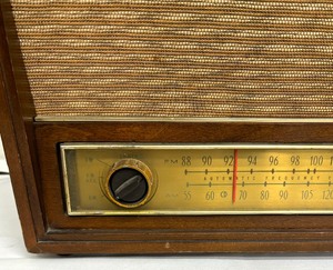 lot 56 image: Vintage Zenith Radio