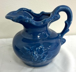 lot 76 image: Petite Vintage McCoy Pitcher and Basin Set