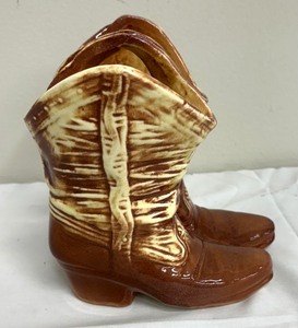lot 77 image: Vintage McCoy Pottery Cowboy Boots Planter