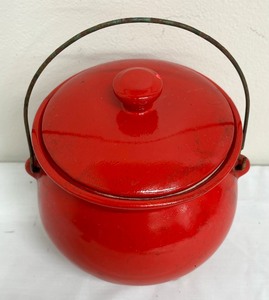 lot 151 image: McCoy Pottery Little Red Bean Pot