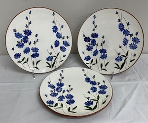 lot 168 image: Variety of Vintage Stangl Pottery Chicory Plates