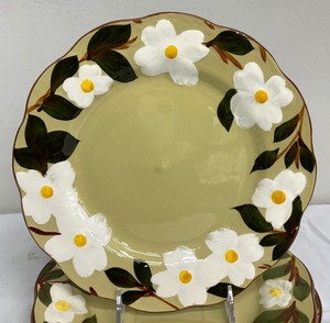 lot 178 image: Three Vintage Mid Century Stangl Pottery White Dogwood Plates