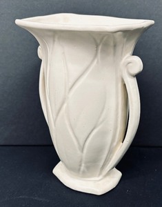 lot 204 image: McCoy Double Handled Matte Vase
