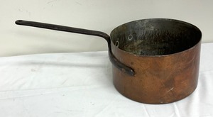 lot 225 image: Two Vintage Copper Pans including a Vintage Copper Saucepan