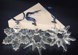 lot 100 image: Beautiful Set of Three Snowflake Swarovski Crystal Ornaments