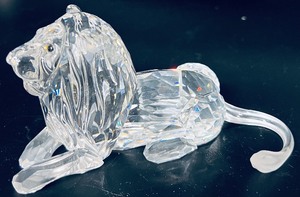 lot 108 image: Swarovski SCS 1995 Inspiration African Lion Crystal Figurine