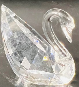 lot 231 image: Swarovski Crystal Mini Swan 1995 Membership Gift, Retired Figurine