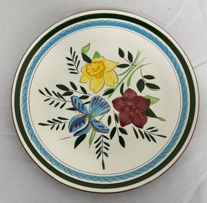 lot 235 image: Eight Vintage Country Garden Stangl Pottery Plates
