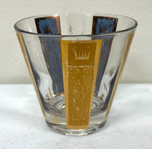 lot 255 image: Seven Vintage Georges Briard Gold Crowns and Bar Lowball Cocktail Glasses