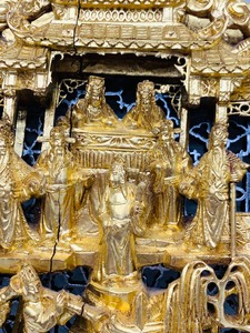 lot 198 image: Vintage Chinese Finely Carved Gilt Wood Wall Panel