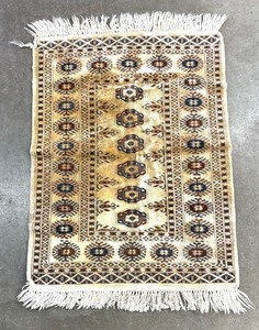 lot 301 image: Petite Vintage Rug