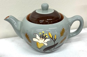 lot 305 image: Stangl Pottery Golden Harvest Grouping