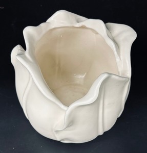 lot 315 image: Stangl Pottery Open Tulip Vase