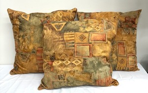 lot 323 image: Five Amazing Accent Pillows