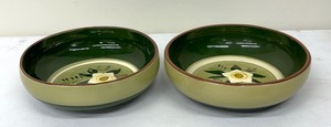 lot 328 image: Two Vintage Stangl Pottery Star Flower Serving Bowls