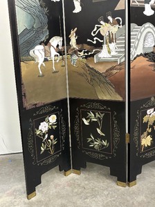 lot 106A image: Stunning Asian Decorative Panel Screen  Vintage Asian Decorative Room Divider
