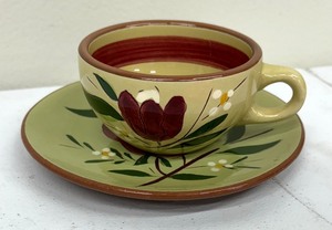 lot 341 image: Four Vintage Stangl Pottery Magnolia Cup and Saucer Sets