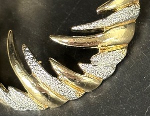lot 346 image: Dazzling Brooch by Sarah Coventry
