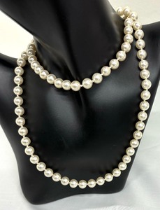 lot 347 image: Vintage Faux Pearl Necklace and Bracelet Set