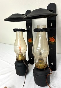 lot 365 image: Pair of Lovely Vintage Wall Mount Lantern Lamps
