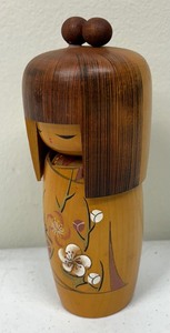 lot 380 image: Delightful Vintage Japanese Kokeshi Doll