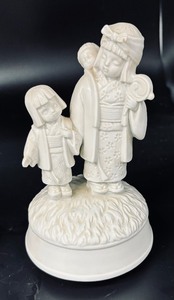 lot 395 image: Asian Style Figurines