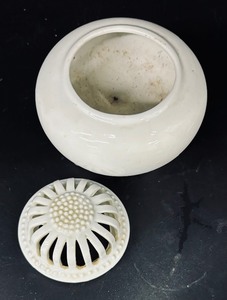 lot 397 image: Nabeshhima Ware Incense Burner