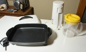 lot 203 image: Housewares...Small Kitchen Appliances Presto Electic Frying Pan, The 3 Quart Electric Mr. Coffee Iced-Tea Pot