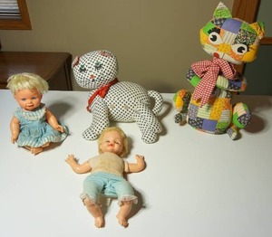 lot 232 image: Vintage Toys...1965 Mattel Plastic Baby Doll, Horsman Baby Doll, Calico Cat Soft Doll, Stuffed Momma Cat with Kittens