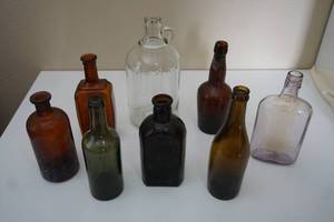 lot 20 image: Collectible Bottles