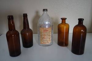 lot 21 image: Collectible Vintage Glass Bottles