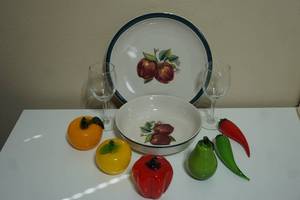 lot 57 image: Murano Collectible Glass Fruit Veggies Etc.