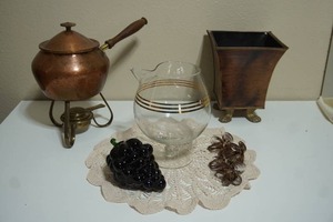 lot 62 image: Vintage Table DeCor...