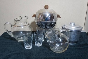 lot 63 image: Vintage Stainless Steel Penguin Ice Bucket, Water Pitchers, Tumblers Etc.