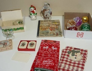 lot 77 image: Holiday Christmas DeCor Old and New Including 1942 THE NIGHT BEFORE CHRISTMAS - ILLUS BY EVERETT SHINN