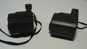 lot 120 image: Vintage Instant Cameras POLAROID SUN 660 AUTO FOCUS CAMERA, Polaroid One Step Close Up 600 Film Instant Camera...