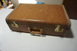 lot 140 image: Vintage Hard-Side Empire Luggage Suitcase