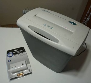 lot 160 image: Fellowes Paper Shredder, NIB Carbon Monoxide Detector