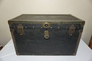 lot 191 image: Antique Flat Top Trunk Coffee Table Storage Bin