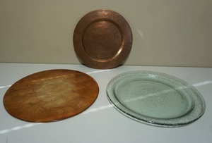 lot 198 image: Home DeCor...Large Tabletop Tableware Copper-Style Green Glass Chargers