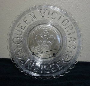 lot 200 image: Collectible Royal Commemorative Pressed Glass Plate Victoria Jubilee 1837-1887...