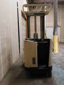 Crown 35RRTT-210 Reach Forklift