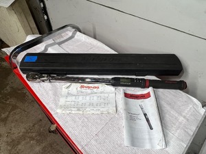 lot 5 image: Snap-on TechAngle Electronic Torque Wrench 12.5250 ft-lb, Model ATECH3FR250B