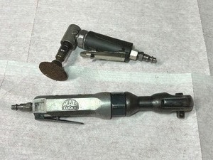 lot 23 image: Snap-on  Air Grinder, Mac 38 Drive Aluminum Air Ratchet