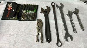lot 25 image: Snap-on Screwdriver set, Combinations wrenches, Petersen locking wrench, Mac Adjustable Wrench AW95312, 8 drop forged.