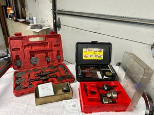 lot 28 image: Snap On PAKLD173 Power Steering Pulley Puller, Mac Tools DBC18B Disc Brake Caliper Turn-In Kit, Black Jack Tire Repair kit.