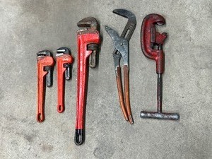 lot 35 image: Ridgid Heavy Duty Steel Pipe Cutter No. 2A, 12 and 14 Pipe Wrench, 24 Pipe Wrench, Matco 20 Groove Joint Pliers