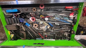 lot 14 image: Sockets, Ratchet extensions, Seal puller, RC Pipe cutter, Snap-on magnetic pick-up tool, bearing puller, Sparking gas lighter