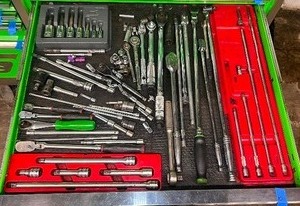 lot 10 image: Drawer full of mostly Snap-On tools