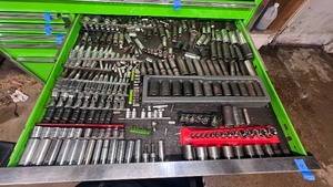 lot 9 image: Snap-on or Matco Ratchets, Extensions and Sockets. There may other brands.